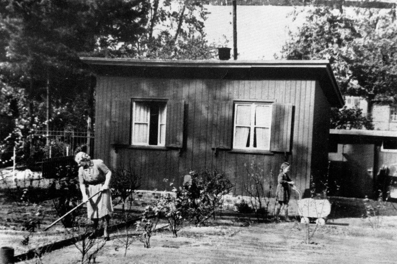Domek fiński przeznaczony dla osób, które utraciły mieszkania w wyniku bombardowań (wrzesień 1944) /Z archiwum Narodowego Archiwum Cyfrowego