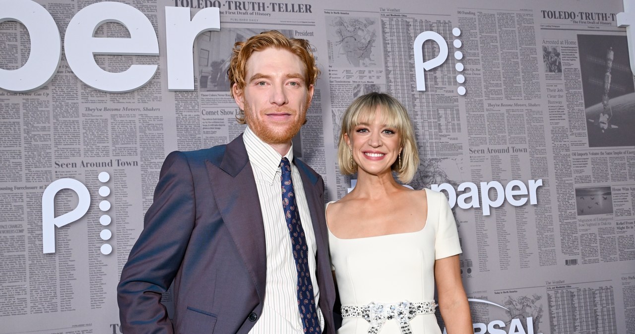 Domhnall Gleeson i Chelsea Frei podczas premiery serialu "The Paper" /Gilbert Flores / Contributor /Getty Images