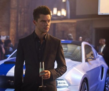Dominic Cooper w scenie z filmu "Need for Speed"