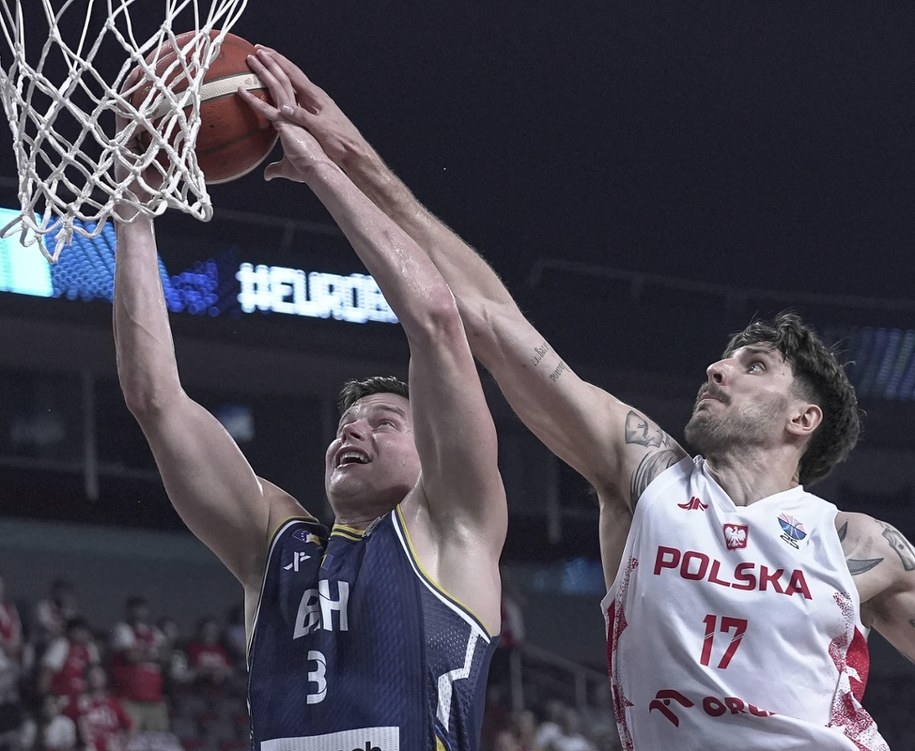 Dominik Olejniczak i Amar Alibegovic - mecz Polska - Bośnia i Hercegowina, EuroBasket 2025 /	AA/ABACA /PAP/Abaca