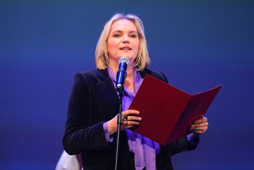 Dominika Chorosińska w świątecznej stylizacji. Wręczyła pierwsze nagrody