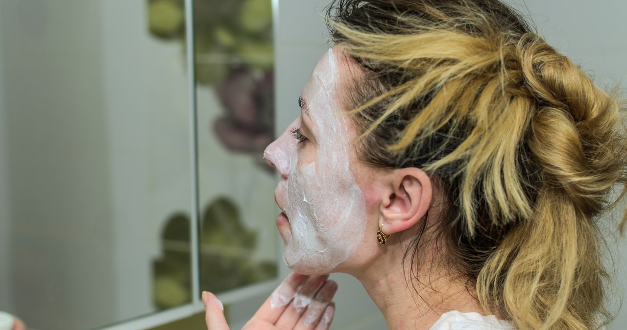 Domowa maseczka, która odżywia i regeneruje skórę. Warto po nią sięgać zwłaszcza w okresie jesienno-zimowym /123RF/PICSEL                 /123RF/PICSEL