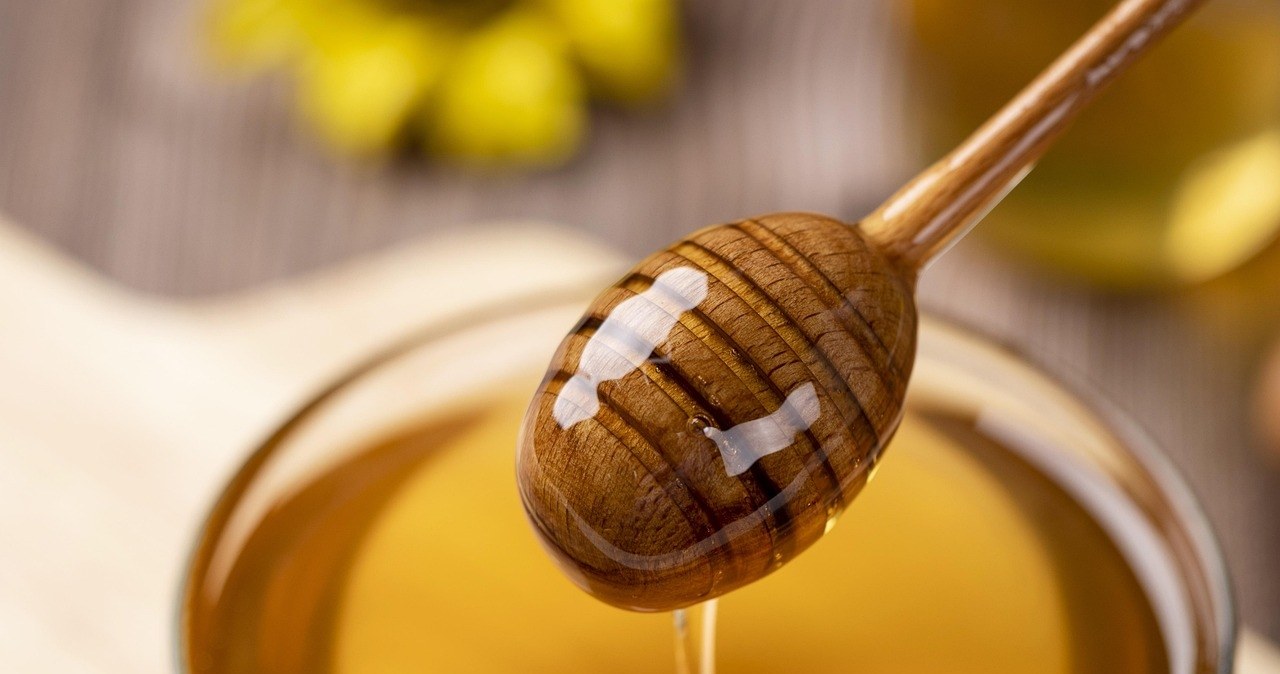 Domowa maseczka z miodem odżywi i nawilży cerę /Gasfull /Pixabay.com