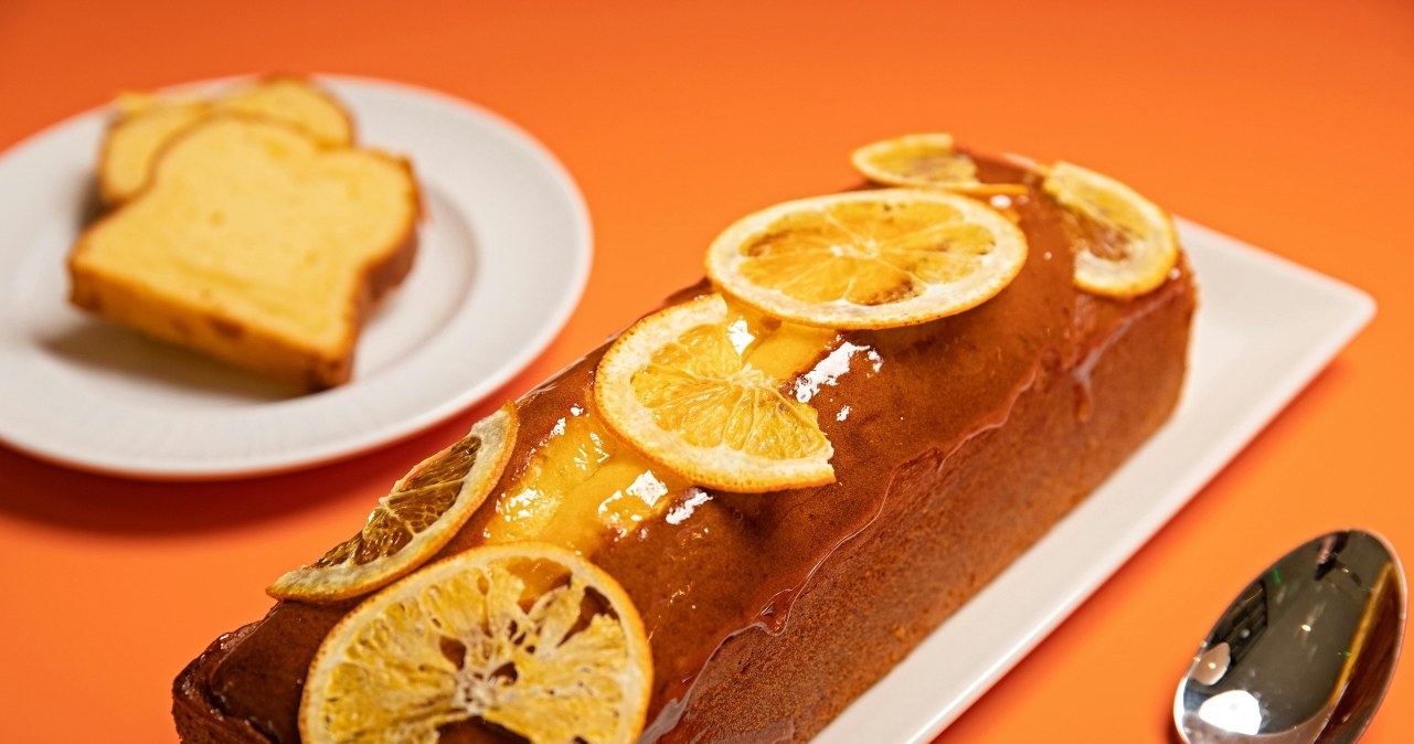 Domowe ciasto pomarańczowe to zdrowsze, tańsze i smaczniejsze rozwiązanie niż gotowy sklepowy wyrób /Change C.C /pexels.com