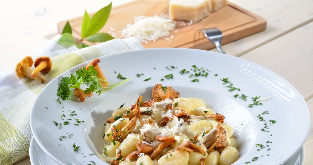 Domowe gnocchi z kurkami i parmezanem /123RF/PICSEL