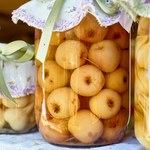 Domowe kiszone jabłka: Jak zrobić?