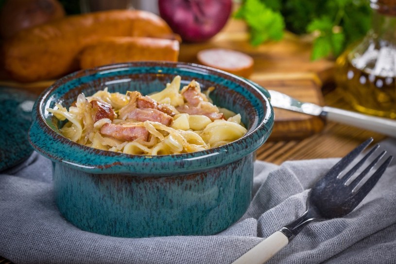 ​Domowe łazanki z grzybami leśnymi w śmietanowym sosie. Nigdy nie jadłeś tak pysznego dania /123RF/PICSEL