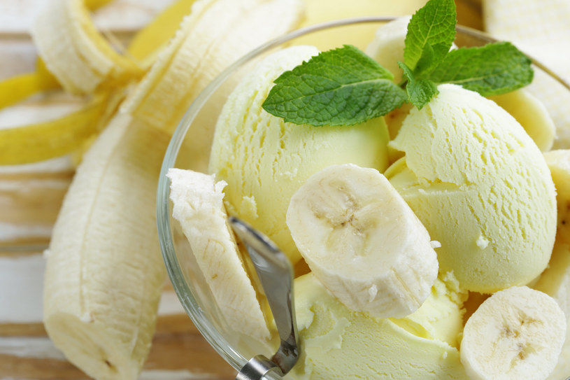 Domowe lody bananowe są cennym źródłem potasu i witaminy C /123RF/PICSEL