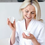 Domowe serum z witaminą C. Sekret promiennej skóry, który zrobisz samodzielnie