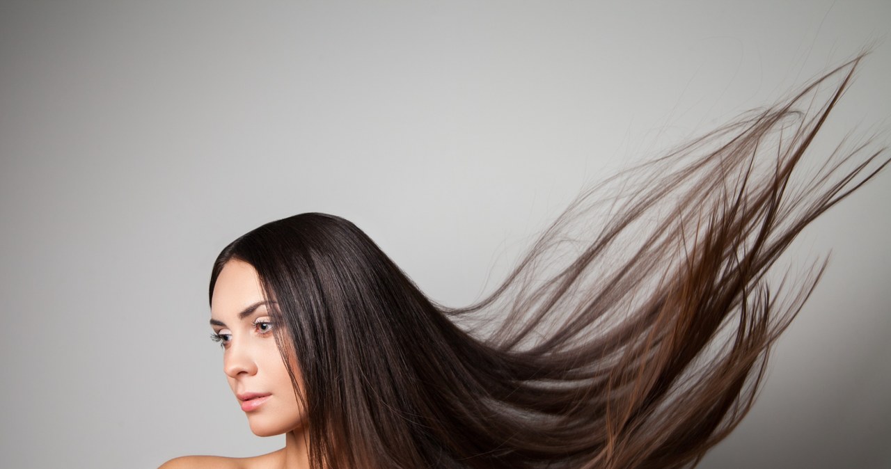 Domowe wcierki sprawią, że nasze włosy będą długie i mocne /123rf.com /INTERIA.PL