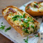 zapiekanki na bagietce Domowe zapiekanki z mięsem. Przepis na fast food sprzed 172 lat