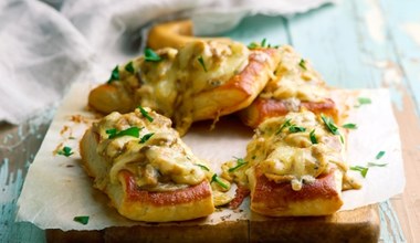 Domowe zapiekanki z pieczarkami i serem. Zrób je na dzisiejszą kolację 