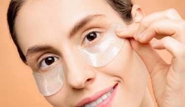 Domowe żelowe płatki pod oczy. Odkryj sekret odświeżenia skóry za grosze