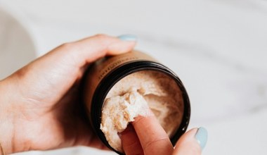 Domowy antyperspirant. Naturalne i bezpieczne odświeżenie za grosze