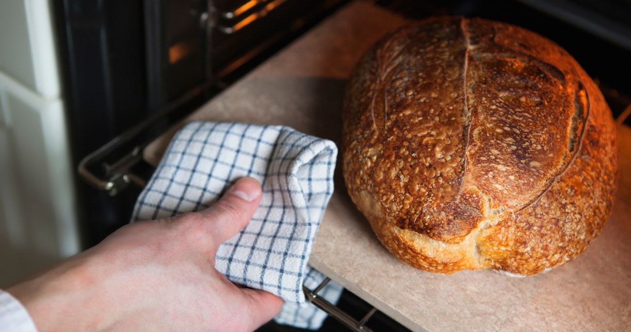 Domowy chleb z nietypowym składnikiem. Zachwyca smakiem /Pixel