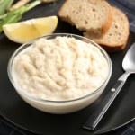 chrzan Domowy chrzan bije na głowę ten ze słoika. Jak go utrzeć, by nie stracił aromatu?