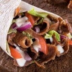 Domowy kebab z piekarnika. Genialny trik z papierem do pieczenia 