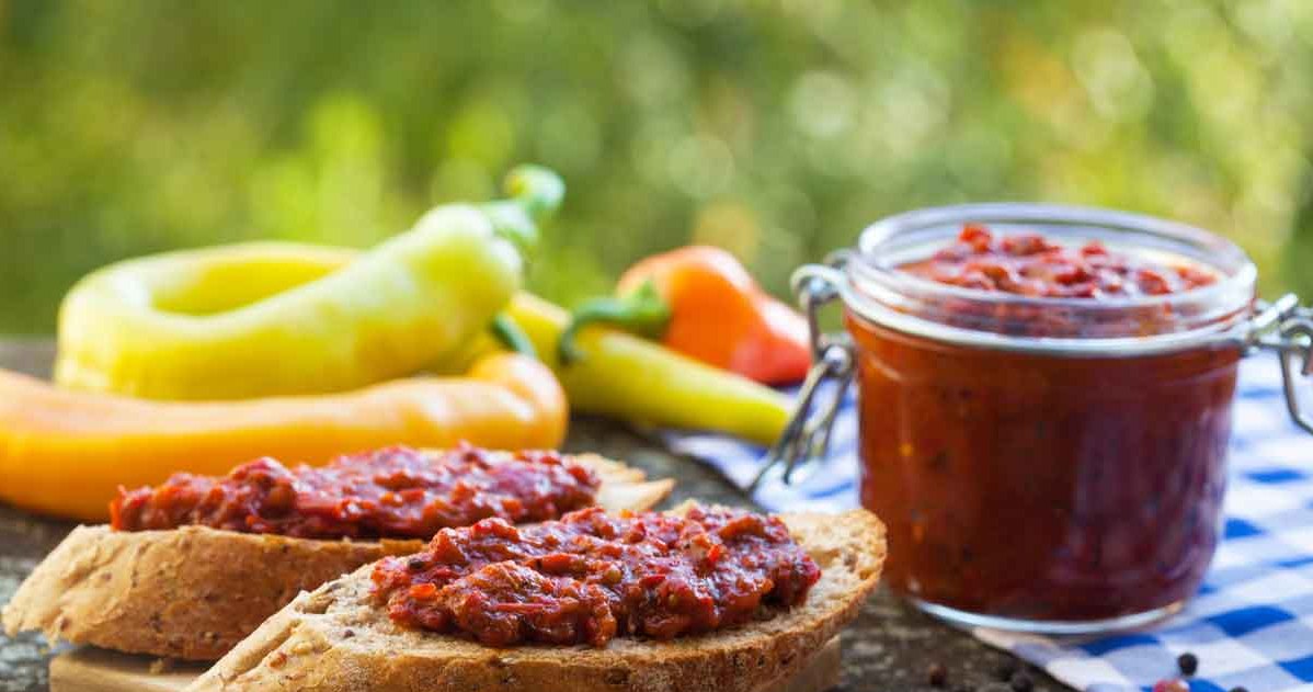 Domowy paprykarz szczeciński to idealny dodatek do kanapek i sałatek /123RF/PICSEL