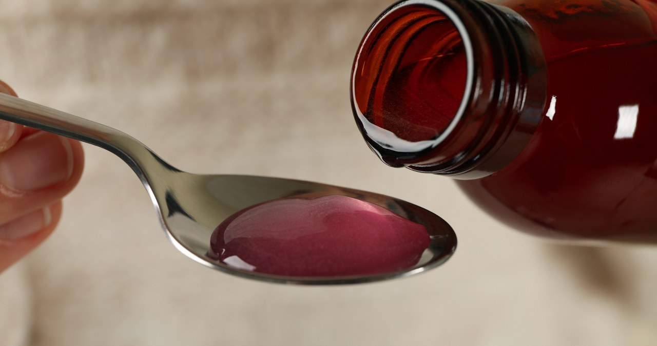 Domowy syrop z lawendy nie jest trudny do przygotowania. Może zaś pomóc między innymi przy kłopotach trawiennych. /Pixel