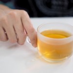 Domowy trik na kurze łapki za mniej niż 3 zł. Sekretem jest pewna roślina