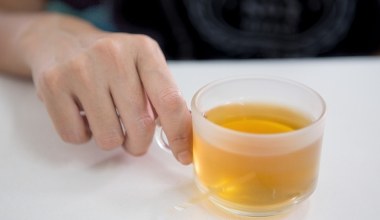 Domowy trik na kurze łapki za mniej niż 3 zł. Sekretem jest pewna roślina