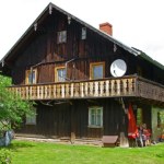Domy jak z Alp na Dolnym Śląsku. Odkryj tajemnicę wsi w Karkonoszach