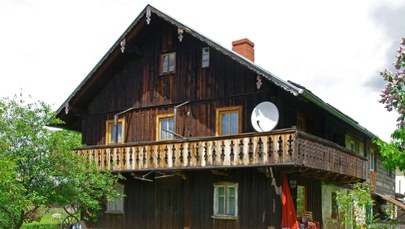 Domy jak z Alp na Dolnym Śląsku. Odkryj tajemnicę wsi w Karkonoszach