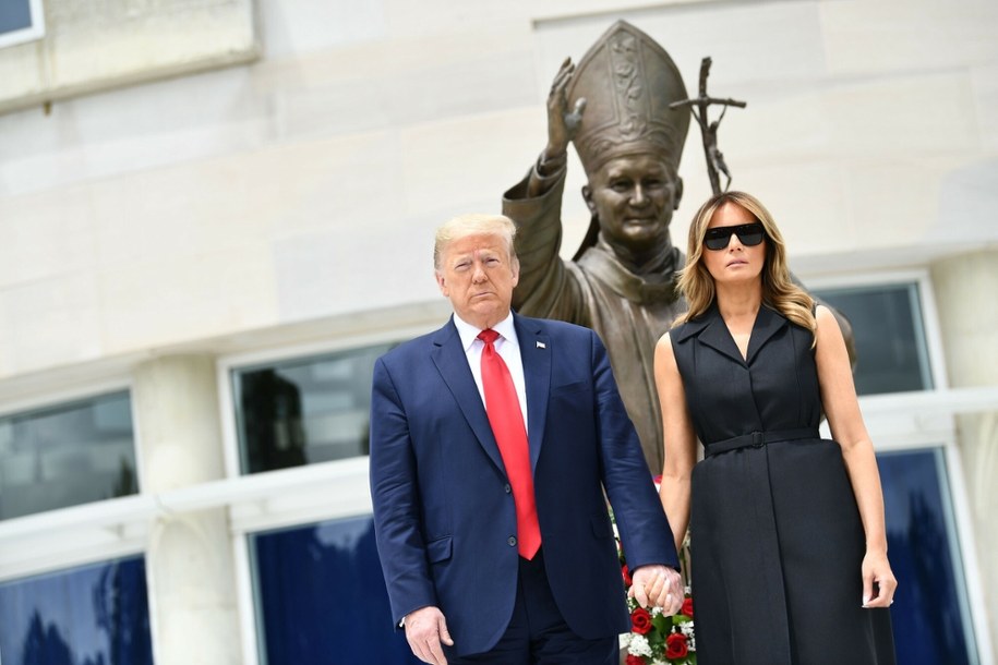 Donald i Melania Trump w Narodowym Sanktuarium Świętego Jana Pawła II w USA (2020 r.) /BRENDAN SMIALOWSKI/AFP/East News /East News