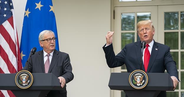 Donald J. Trump (P) i Jean-Claude Juncker (L) /EPA
