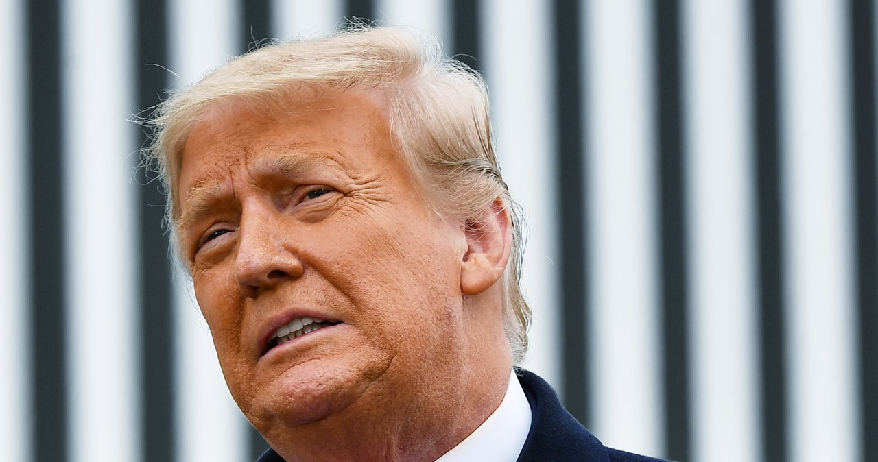 Donald Trump chciałby "ruszyć" z ustawą uderzającą w partnerów handlowych Rosji /AFP