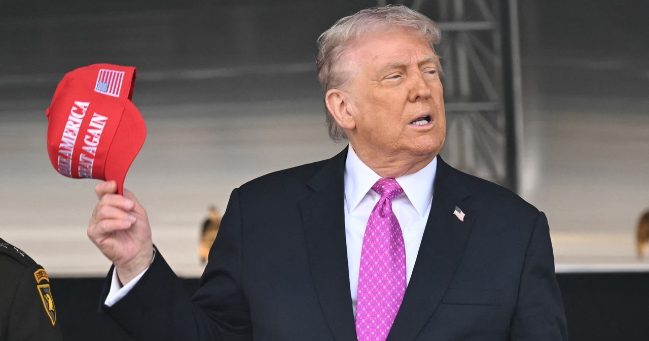 Donald Trump dał czas partnerom handlowym do 4 czerwca na przedstawienie "najlepszych ofert" porozumień z USA /SAUL LOEB /AFP