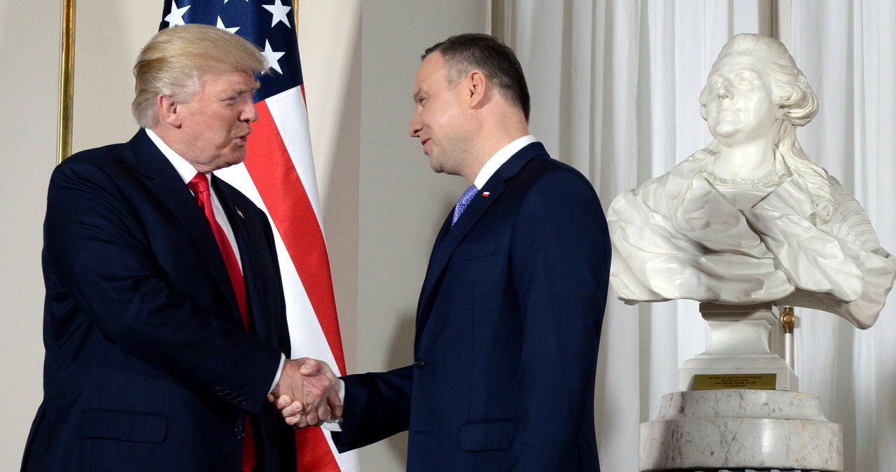 Donald Trump i Andrzej Duda podczas podczas powitania na Zamku Królewskim w Warszawie /Jacek Turczyk /PAP