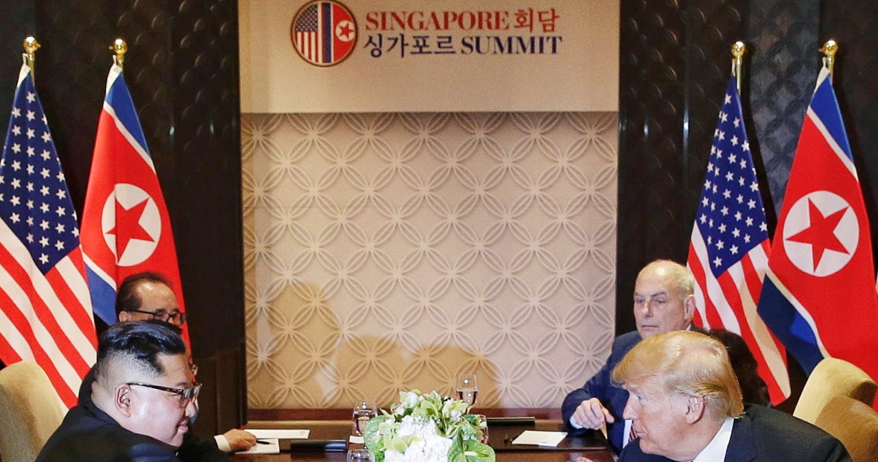 Donald Trump i Kim Dzong Un w Singapurze. Te zdjęcia przejdą do historii
