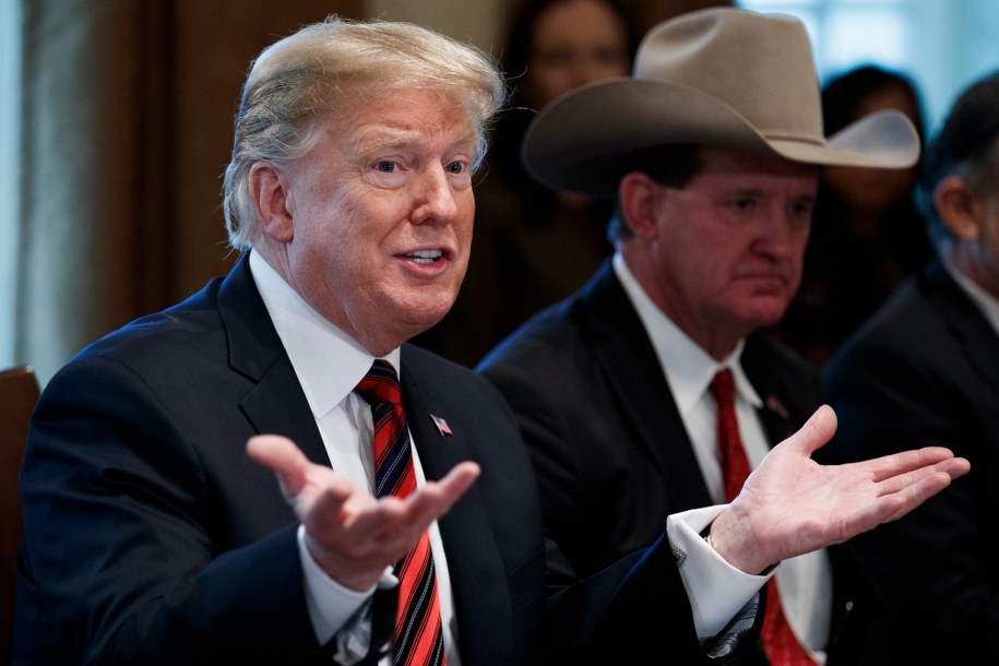 Donald Trump jasno zasugerował, że Turcja nie powinna atakować Kurdów /SHAWN THEW    /PAP