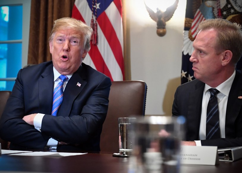 Donald Trump (L) i Patrick Shanahan (R) /NICHOLAS KAMM / AFP /AFP