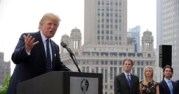 Donald Trump na konferencji w swoim Trump International Hotel and Tower w Chicago /AFP