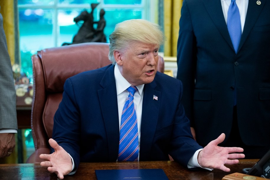 Donald Trump nie kryje swojej niechęci do migrantów /MICHAEL REYNOLDS    /PAP/EPA