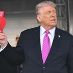 Donald Trump nie podniesie ceł na samochody europejskie. Przynajmniej na razie