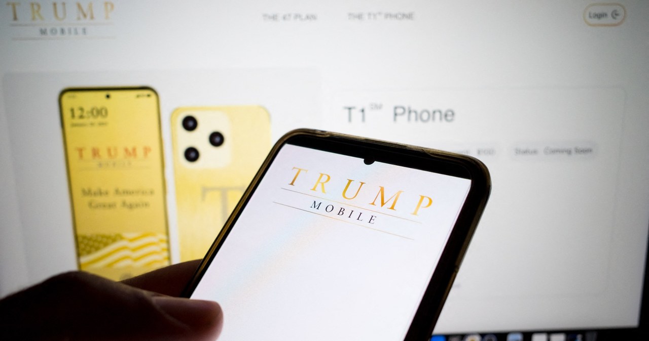 Donald Trump ogłasza złote smartfony. Najpewniej przyjadą z Chin /NIKOLAS KOKOVLIS / NurPhoto / NurPhoto via AFP /AFP