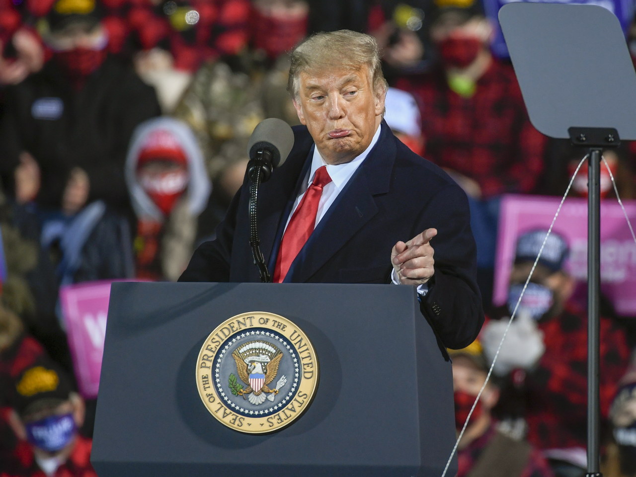 Donald Trump ogłosił się zwycięzcą "najbrzydszej" debaty prezydenckiej w historii USA