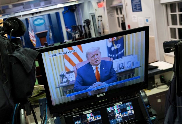 Donald Trump podczas nagrywania oświadczenia w Białym Domu /CHRIS KLEPONIS / POOL /PAP/EPA