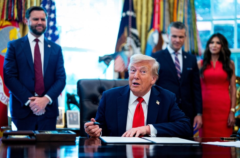 Donald Trump w Gabinecie Owalnym /AL DRAGO / POOL /PAP/EPA