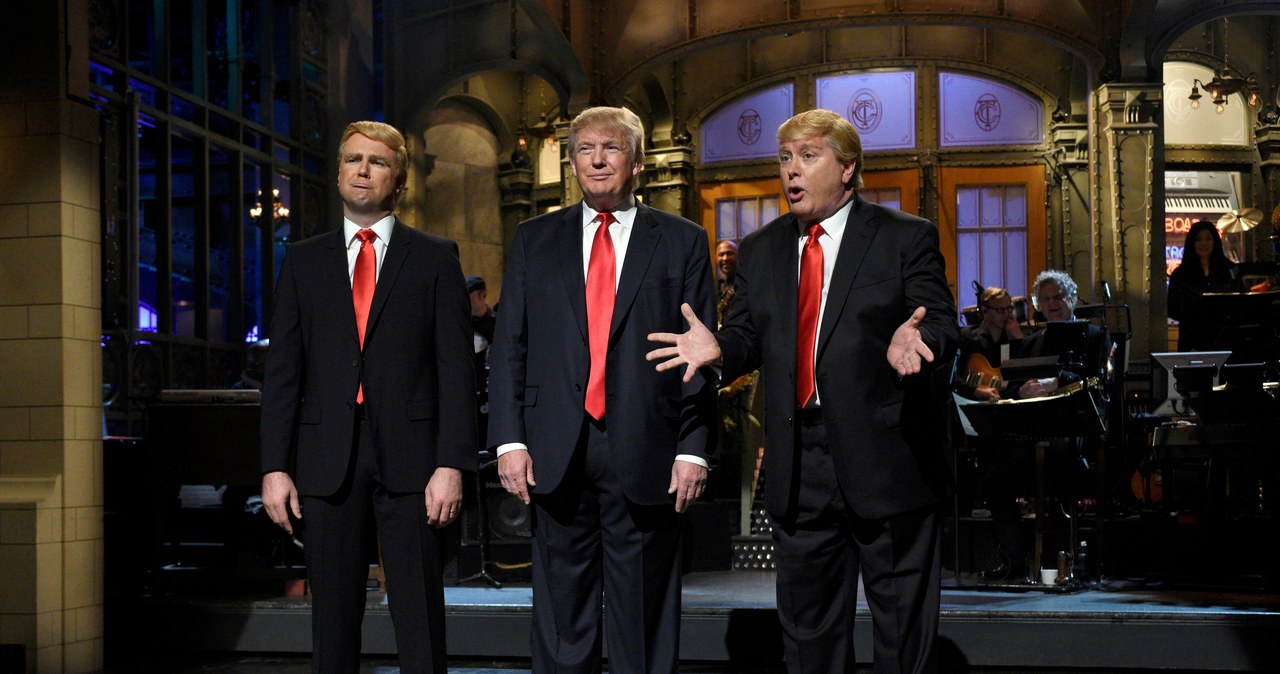 Donald Trump (w środku) oraz parodiujący go Taran Killam i Darrell Hammond w programie "Saturday Night Live" /NBC / Contributor /Getty Images