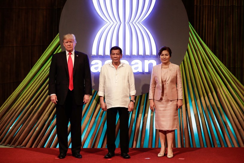 Donald Trump w towarzystwie filipińskiej pary prezydenckiej /PAP/EPA