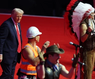 Donald Trump wystąpił w hicie "YMCA" z Village People. Jak hymn gejów stał się przebojem prezydenta USA?