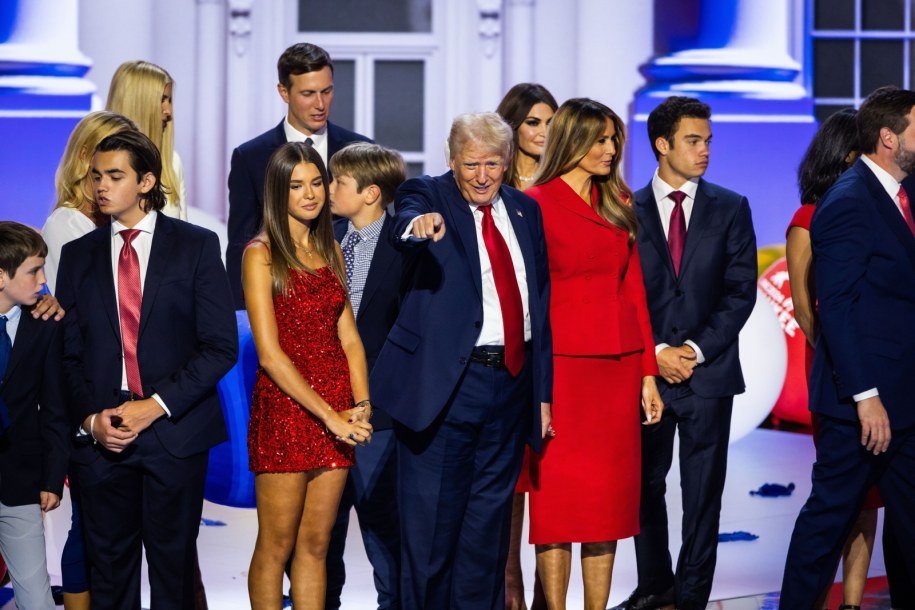 Donald Trump z członkami swojej rodziny /JIM LO SCALZO /PAP/EPA