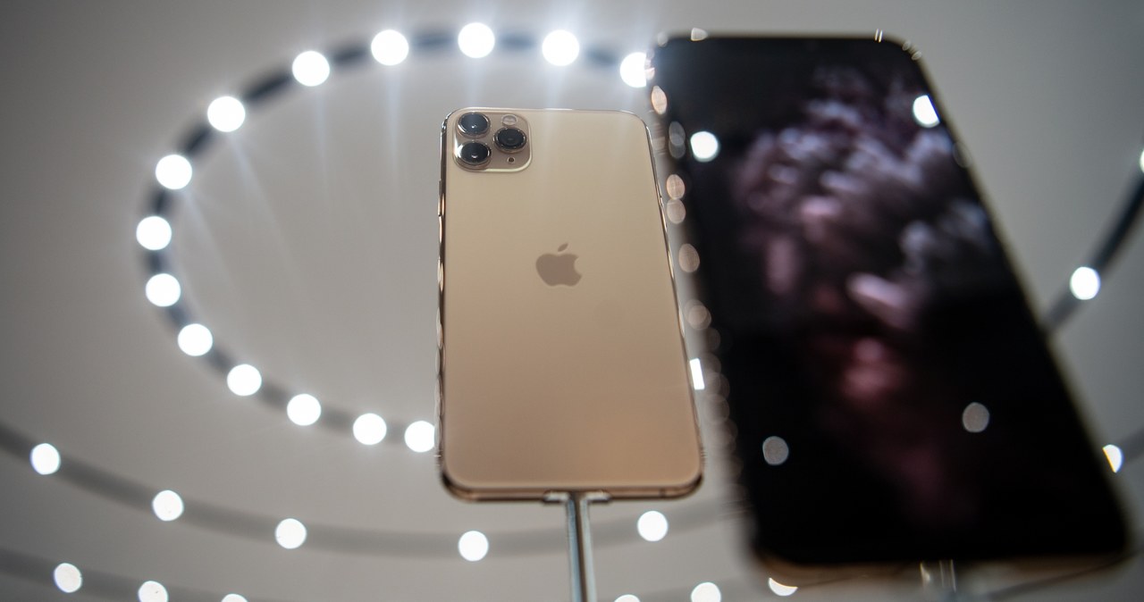Donald Trump żąda powrotu produkcji iPhone'a do kraju. Ostrzega, że nałoży na Apple'a cła /AFP