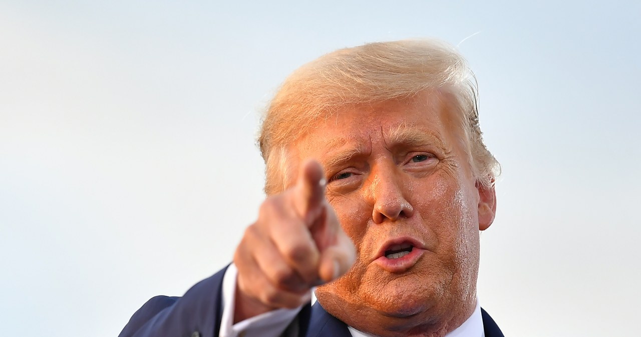 Donald Trump zapowiedział wcześniejsze wprowadzenie zapowiadanych sankcji uderzających w rosyjską gospodarkę /MANDEL NGAN /  /AFP