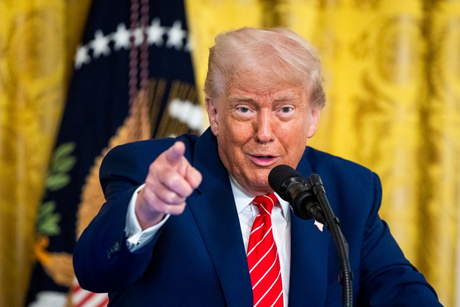 Donald Trump zasugerował, ile powinny wynosić cła na chińskie towary /PAP