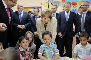 Donald Tusk, Angela Merkel i Frans Timmermans odwiedzili obóz dla uchodźców
